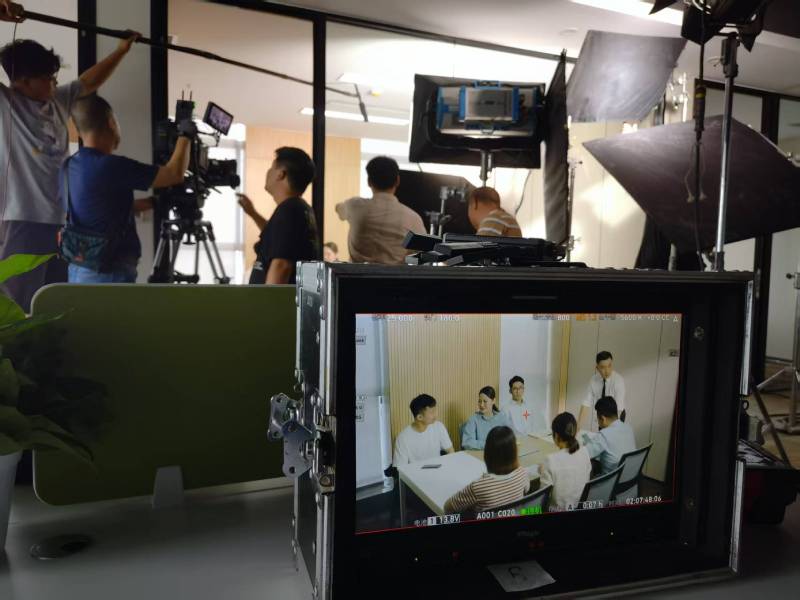 宾川县TVC拍摄公司：科技产品视觉化大师，诠释未来感与功能美学